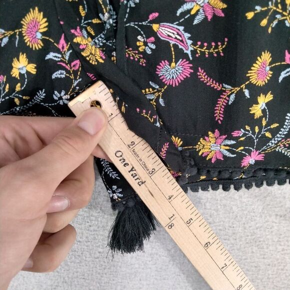 a.n.a. NEW!! Pull On Tie Shorts Womens Size L Black Multicolor Floral All Over - Picture 4 of 8